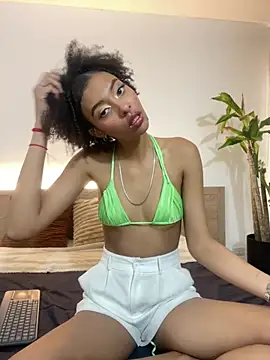 Pokój czatu na żywo – Kiara_Kamau_XXX