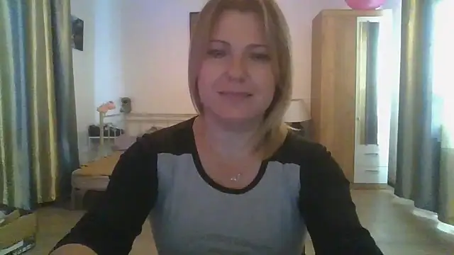 ElenaLove888's Live XXX Chat