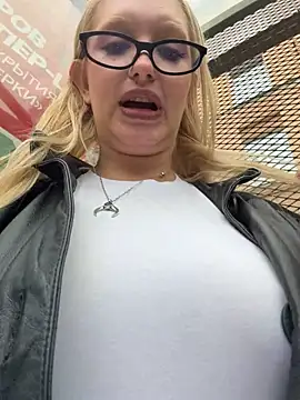 Elfi_InPublic's Webcam Show