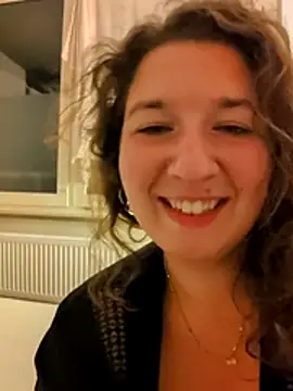 BigBoobMayaa Adlı Modelin Canlı Sohbet Odası