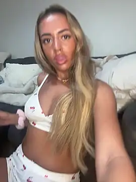 Harrietbronzex Adlı Modelin Canlı Sohbet Odası