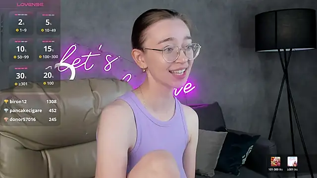 Lucy_Green's Live Chat Room