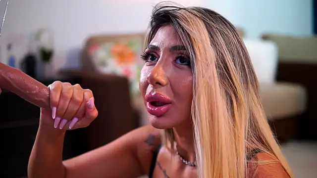 LucyyRosse Live chatroom