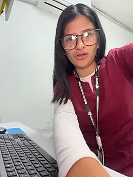 غرفة دردشة Mia_Alanna المباشرة