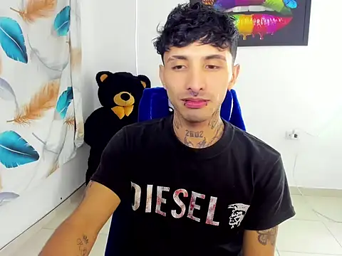 Pokazy przed kamerką – felix_mSqueen