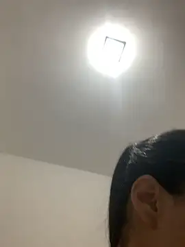 חדר צ'אט בשידור חי של Nina69_N