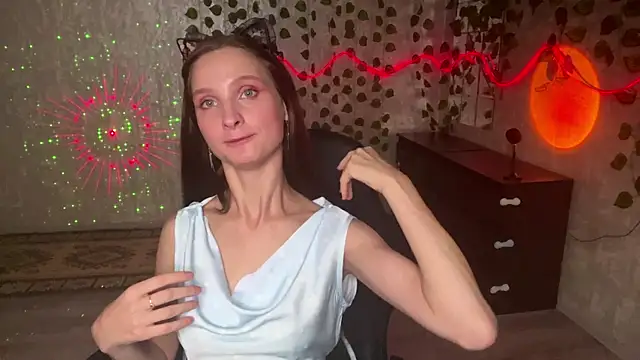 GensaFlara Adlı Modelin Canlı Sohbet Odası