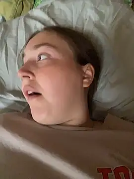 חדר צ'אט בשידור חי של BabyTori