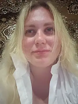 Sunshine-Lina Adlı Modelin Canlı Sohbet Odası