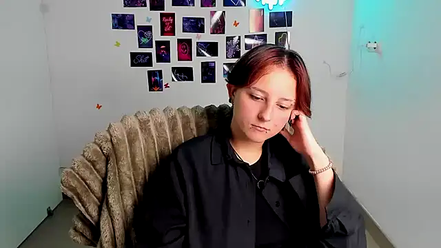 Dilara_Kiss_: δωμάτιο απευθείας συνομιλίας