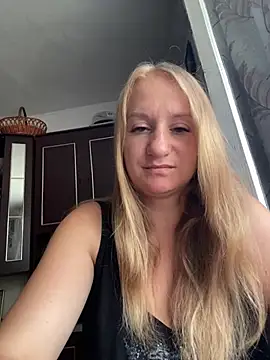 Pokazy przed seks kamerką na żywo – Emilia_ki