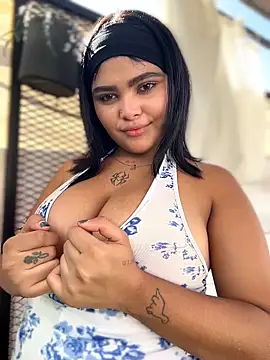 HoneyBunXXX webcam show