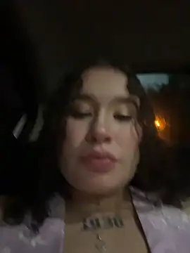 חדר צ'אט בשידור חי של Doll_Ivy