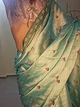 Marathi_Dolly Adlı Modelin Canlı Sohbet Odası