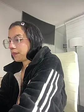 Živá chatovací místnost Tinniforwor