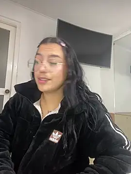 Živá chatovací místnost Tinniforwor