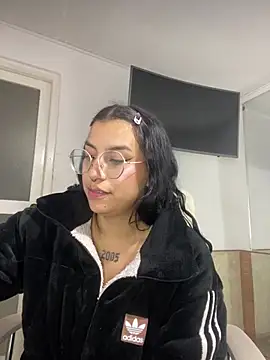 Živá chatovací místnost Tinniforwor