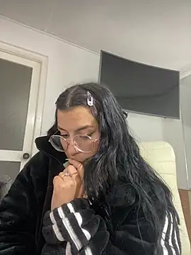 Tinniforwor's Live Chat Room