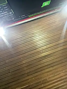 Živá chatovací místnost Tinniforwor