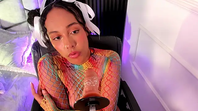 MiaBlackrose's Live Chat Room