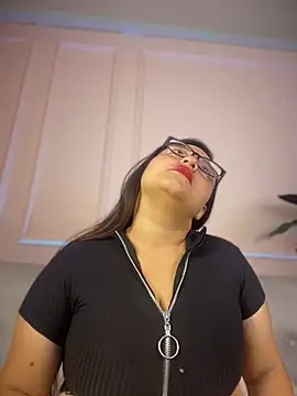غرفة دردشة LuisAny المباشرة