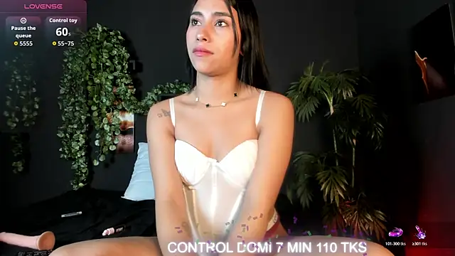 חדר צ'אט בשידור חי של Kitty_Milan