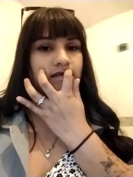 Emily-7's Live Chat Room