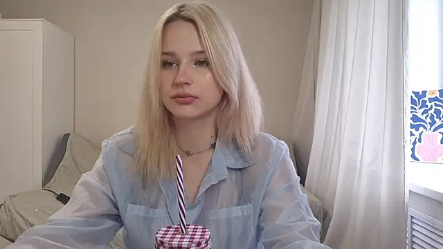 BloomMoon webcam show