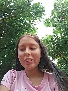 Živá chatovací místnost Khelmi
