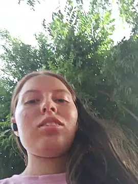 Živá chatovací místnost Khelmi