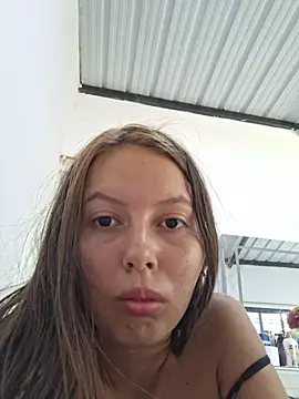 Sala de chat en directo de Khelmi