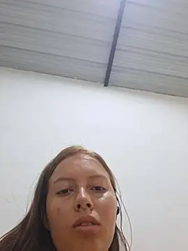Sala de chat ao vivo de Khelmi