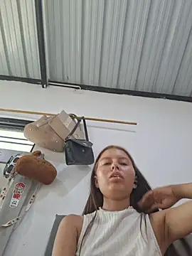 Chat soba uživo modela Khelmi