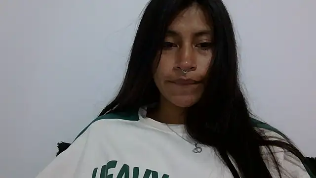 Pocahontas_Honey Adlı Modelin Canlı Sohbet Odası