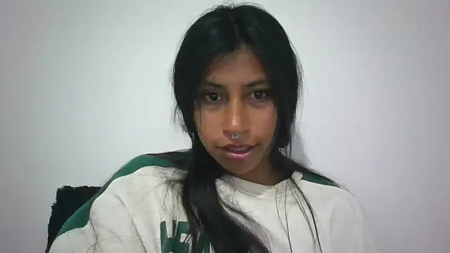 غرفة دردشة Pocahontas_Honey المباشرة