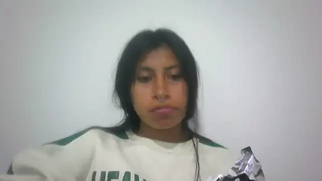 Pocahontas_Honey Adlı Modelin Canlı Sohbet Odası
