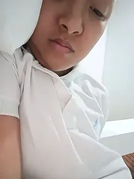 Živá chatovací místnost HeLiSa69ebony
