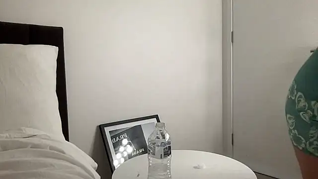 TheOnlyLeila Adlı Modelin Canlı Sohbet Odası