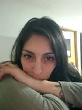 Fuegolatino-69's Live Chat Room