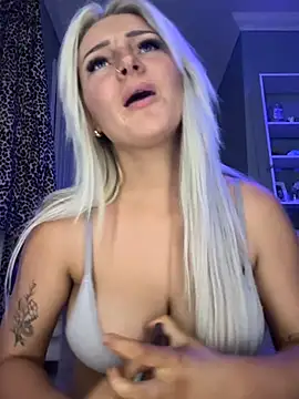 BlondieMbaddie live sex-cam show