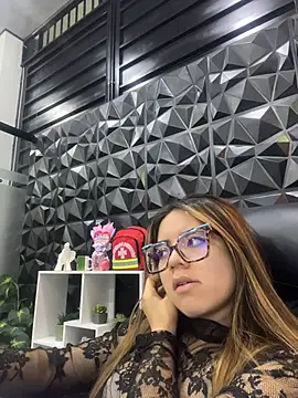 Xani_ds – Naživo chatovacia miestnosť