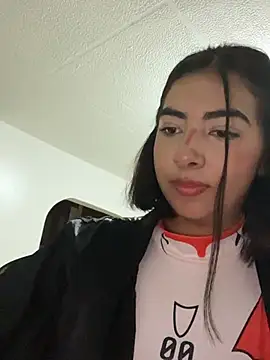 غرفة دردشة cherry_skinnyy_ المباشرة