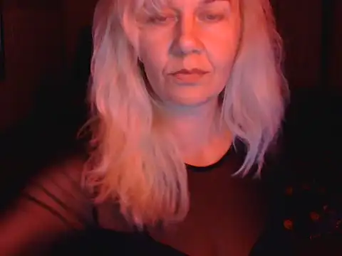Ravelynni's Live Chat Room