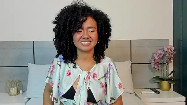 Kiraspell's Live Chat Room
