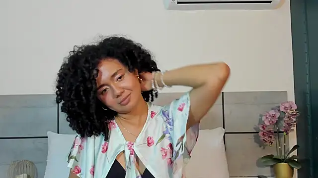 غرفة دردشة Kiraspell المباشرة