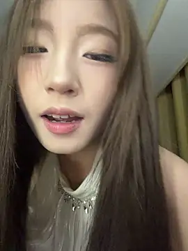 Živá chatovací místnost Uugirl00