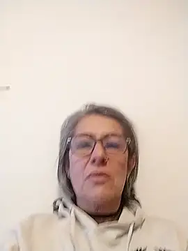 Chat soba uživo modela nocturnewhisper
