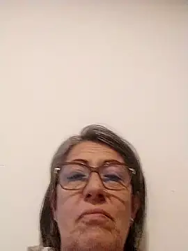 חדר צ'אט בשידור חי של nocturnewhisper