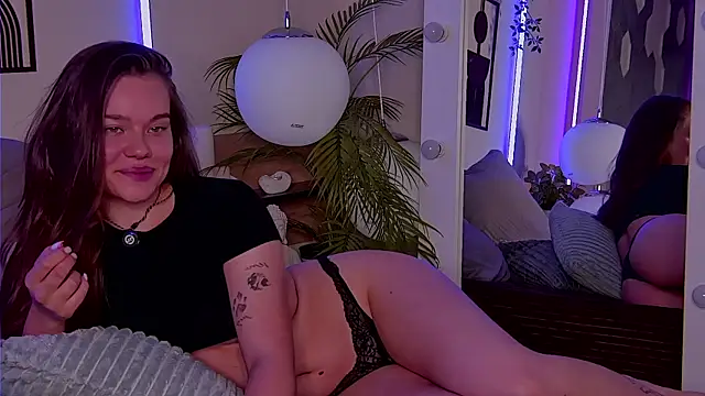 Chat soba uživo modela EvaHard