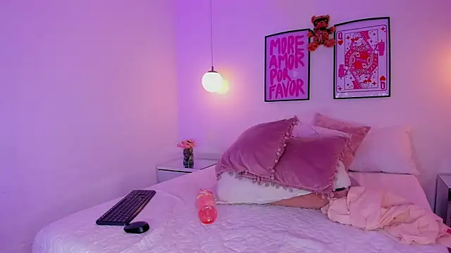 camilaa7 Adlı Modelin Canlı Sohbet Odası